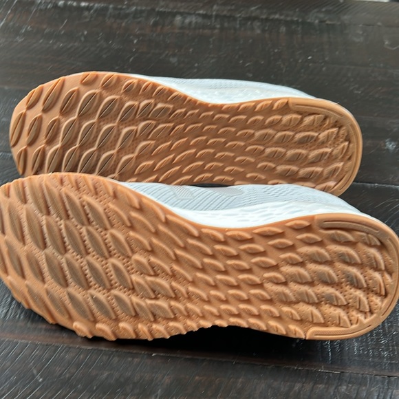 New Balance-woman’s walking shoe - Picture 5 of 6